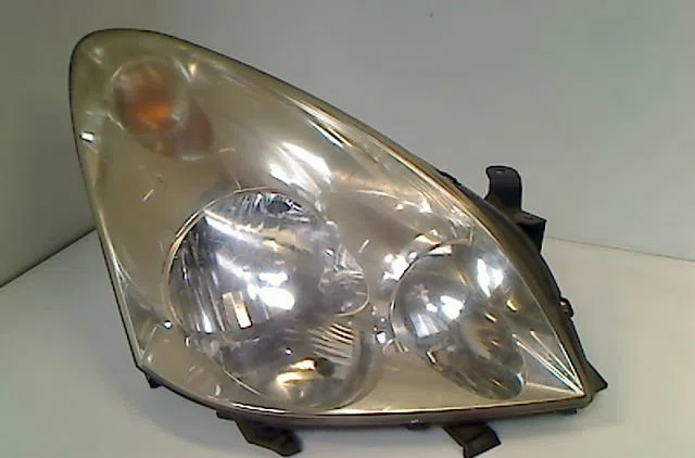 Phare droit TOYOTA COROLLA VERSO II  115 D-4D occasion