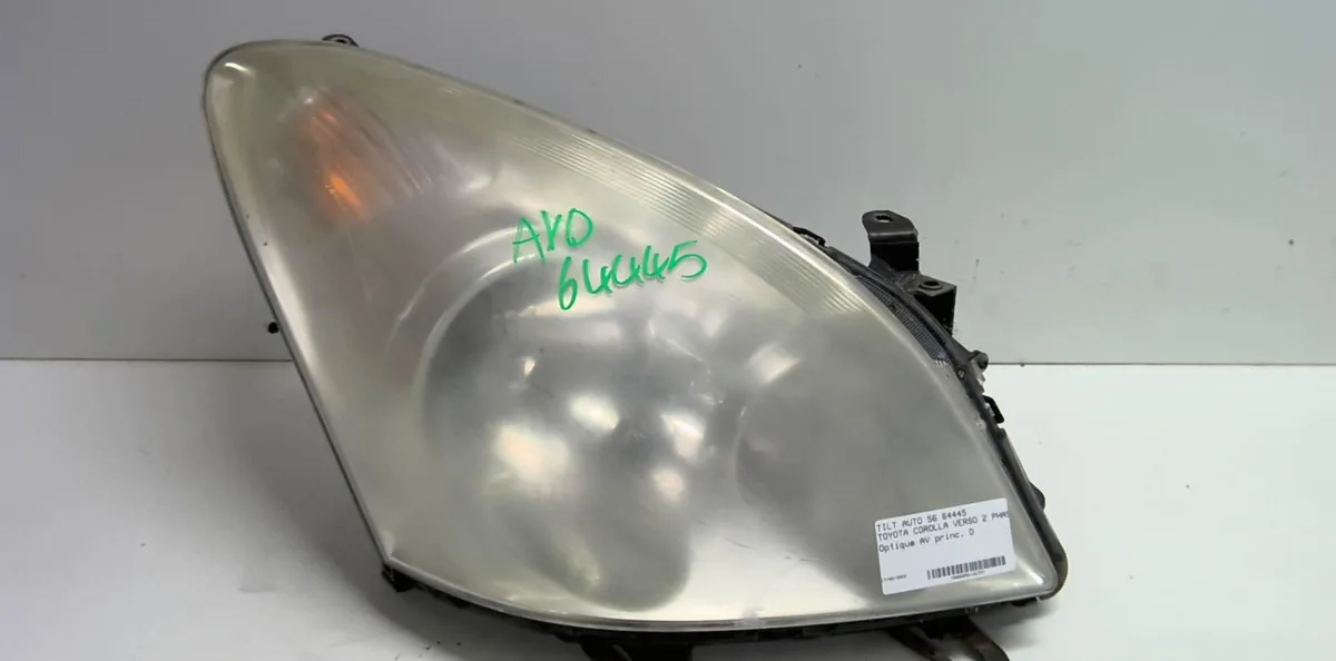 Phare droit Toyota COROLLA Verso (ZER_, ZZE12_, R1_) 2.2 d-4d (aur10_) (2005-2009) 5 portes occasion