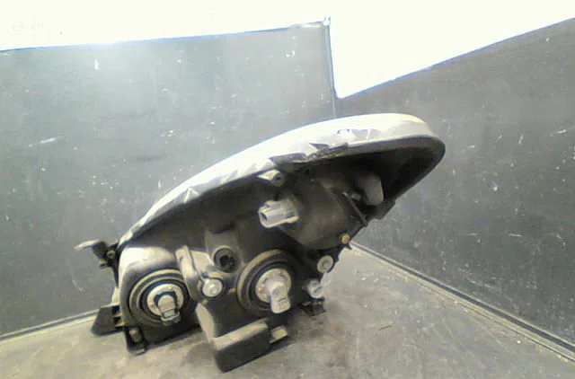Phare droit Toyota COROLLA Verso (ZER_, ZZE12_, R1_) 2.2 d-4d (aur10_) (2005-2009) 5 portes occasion