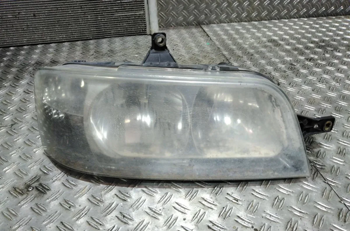 Phare droit TOYOTA HI-ACE 2 PHASE 3 occasion