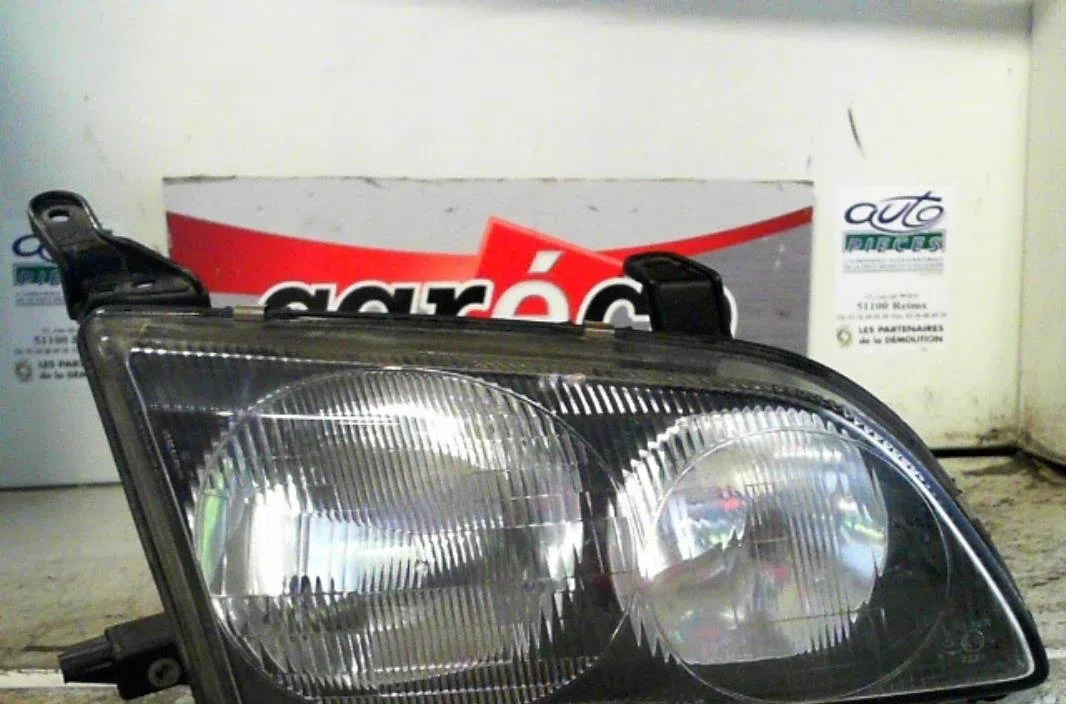Phare droit Toyota PICNIC (_XM1_) 2.2 d (cmx10_) (1997-2001) occasion
