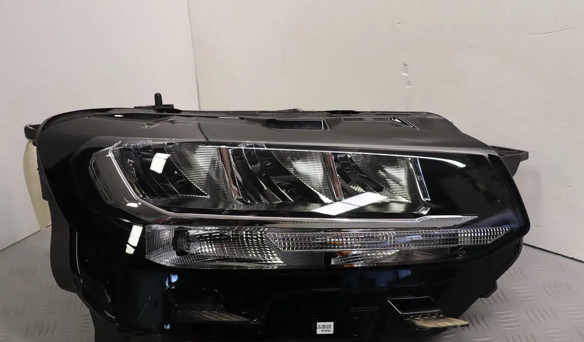 Phare droit Toyota PROACE CITY VERSO Monospace 1.2 vvt-i 110 (bkynn) (2019) occasion