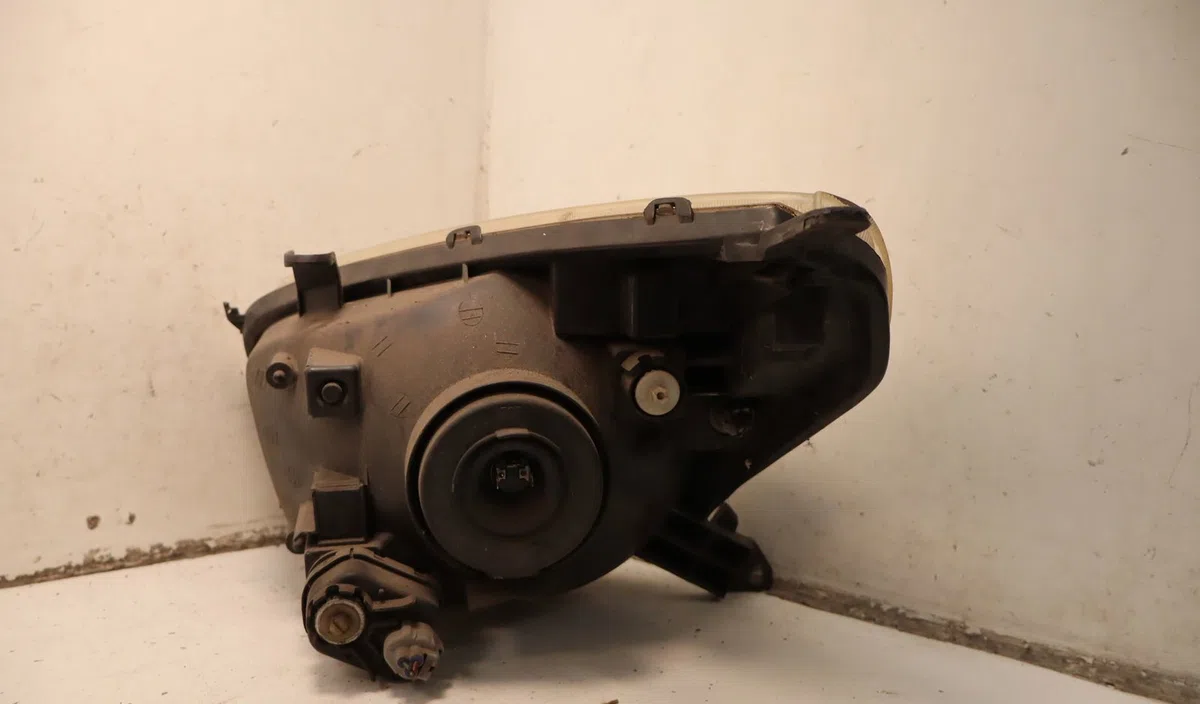 Phare droit Toyota RAV 4 II (_A2_) 2.0 d 4wd (cla20_, cla21_) (2001-2005) occasion
