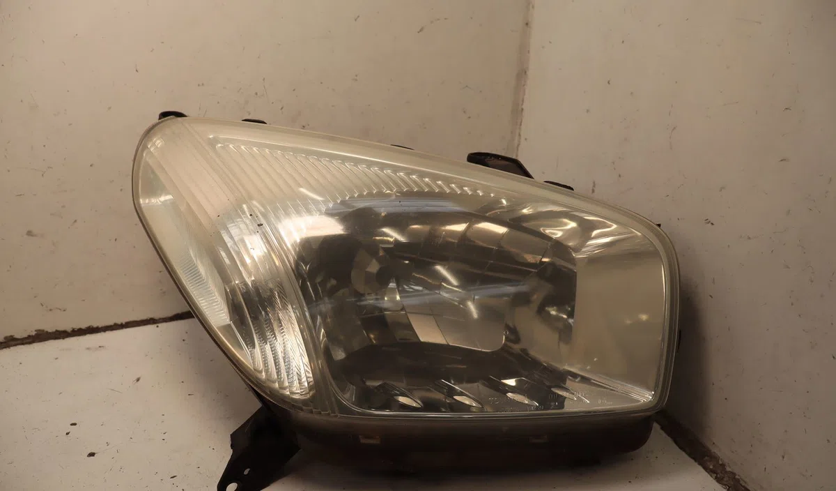 Phare droit Toyota RAV 4 II (_A2_) 2.0 d 4wd (cla20_, cla21_) (2001-2005) occasion