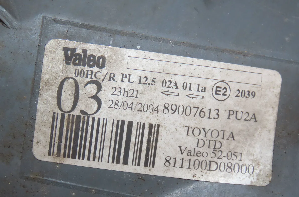 Phare droit Toyota YARIS (_P1_) 1.4 d-4d (nlp10_) (2001-2005) occasion