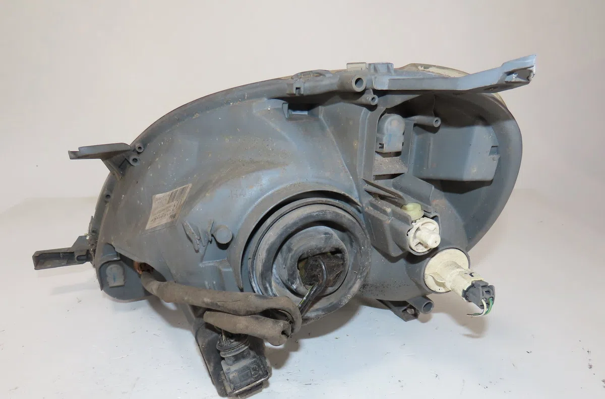 Phare droit Toyota YARIS (_P1_) 1.4 d-4d (nlp10_) (2001-2005) occasion