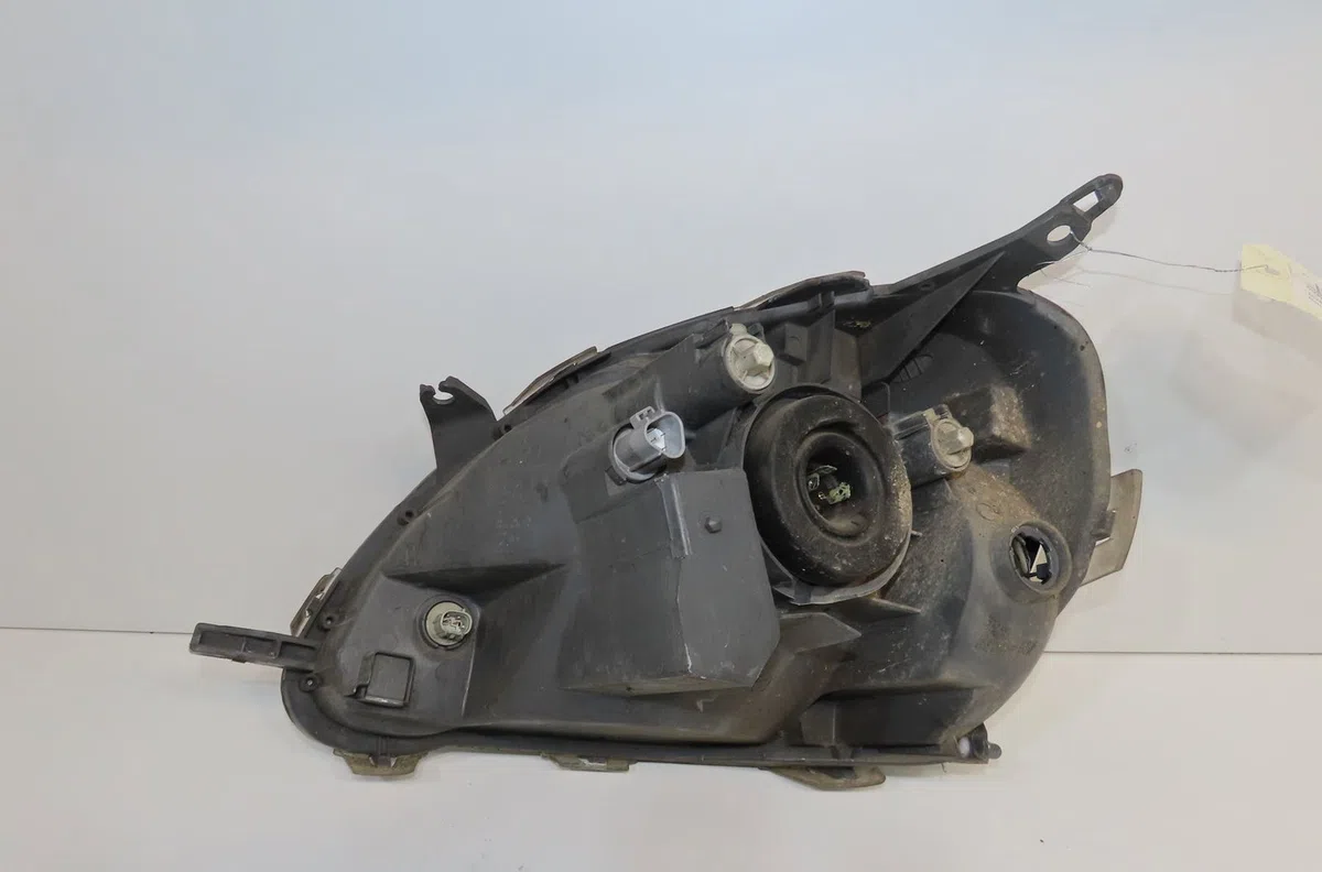 Phare droit Toyota YARIS (_P1_) 1.4 d-4d (nlp10_) (2001-2005) occasion