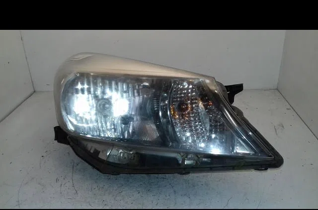 Phare droit Toyota YARIS (_P13_) 1.4 d (nlp130_) (2011) occasion
