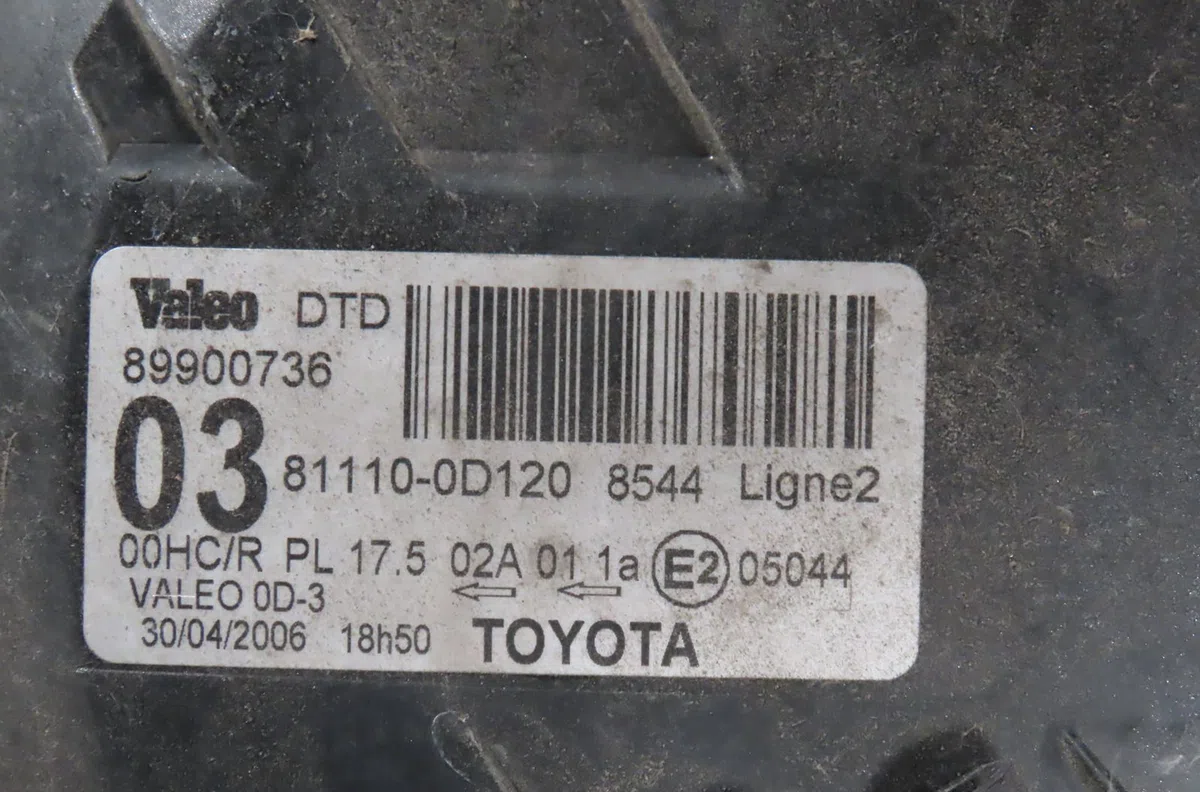 Phare droit Toyota YARIS (_P9_) 1.3 vvt-i (scp90_) (2005-2010) occasion