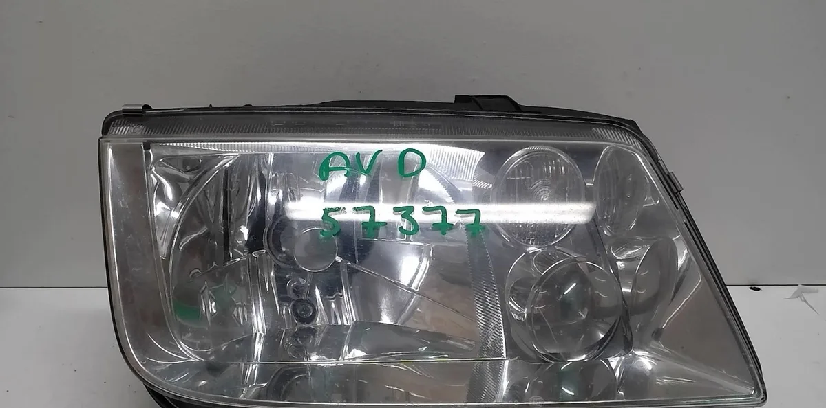 Phare droit Volkswagen BORA I (1J2) 1.9 tdi (1998-2005) occasion