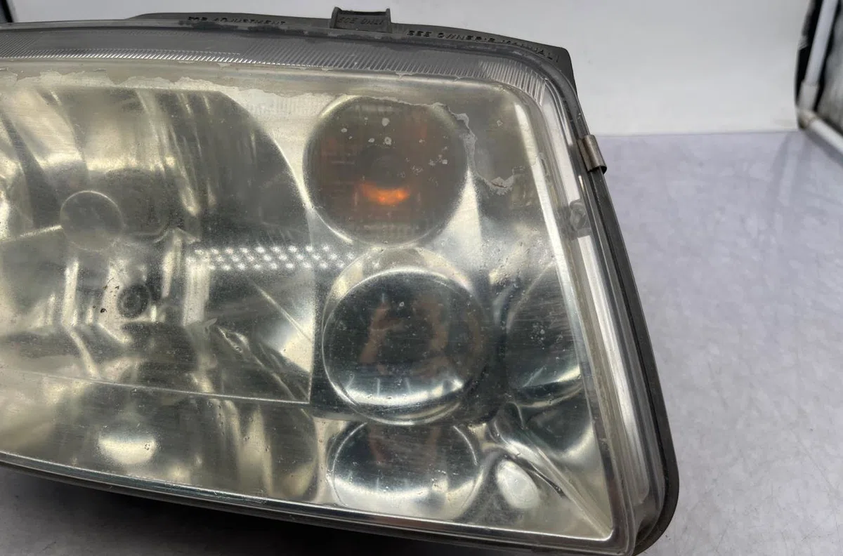 Phare droit VOLKSWAGEN BORA occasion
