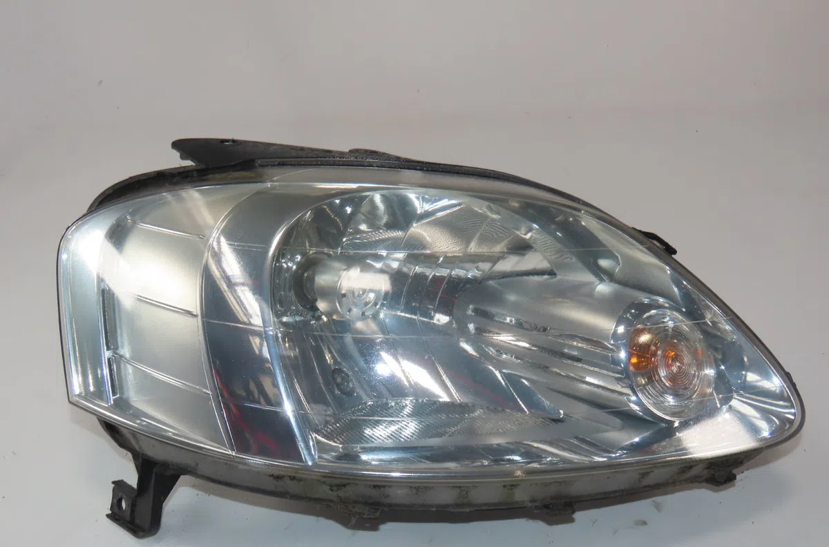 Phare droit Volkswagen FOX 3-5 portes (5Z1, 5Z3, 5Z4) 1.2 (2005-2011) occasion