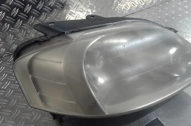 Phare droit Volkswagen FOX 3-5 portes (5Z1, 5Z3, 5Z4) 1.2 (2005-2011) occasion