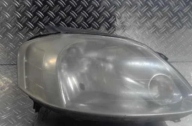 Phare droit Volkswagen FOX 3-5 portes (5Z1, 5Z3, 5Z4) 1.2 (2005-2011) occasion