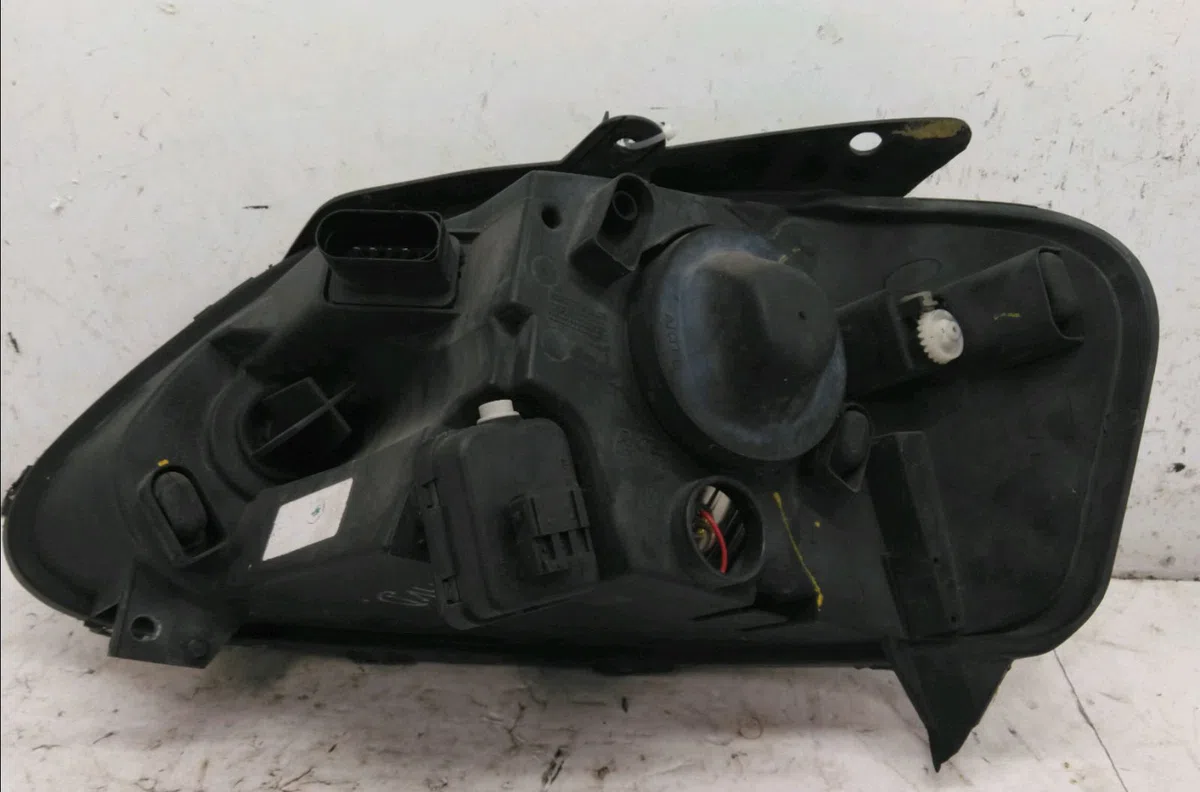 Phare droit Volkswagen FOX 3-5 portes (5Z1, 5Z3, 5Z4) 1.4 tdi (2005-2009) occasion
