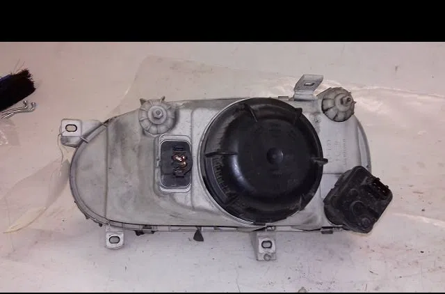 Phare droit Volkswagen GOLF III (1H1) 1.6 (1992-1997) occasion