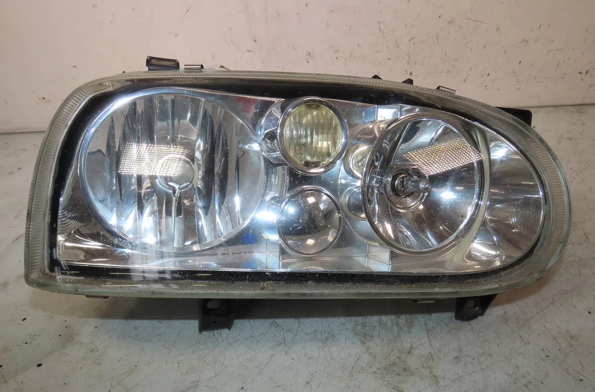 Phare droit Volkswagen GOLF III (1H1) 1.9 tdi (1993-1997) occasion