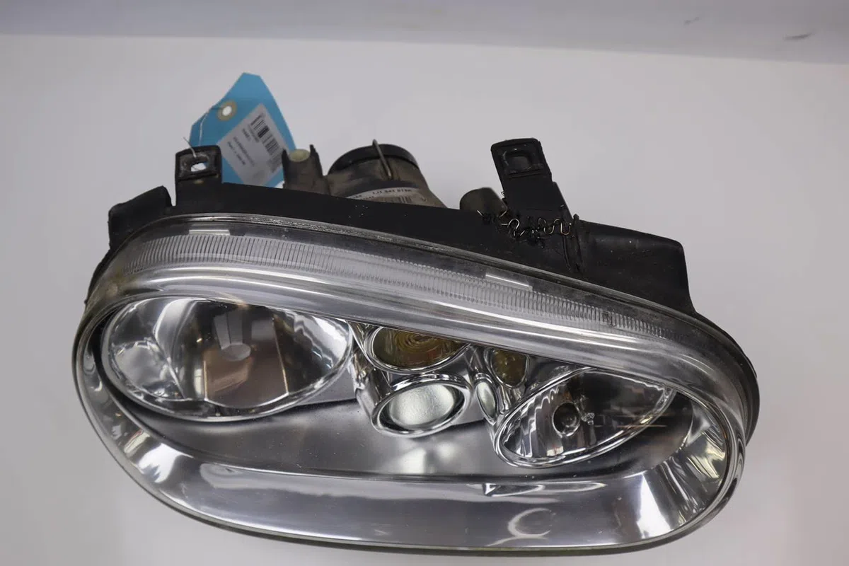 Phare droit VOLKSWAGEN GOLF IV  1.9 TDI 110ch occasion