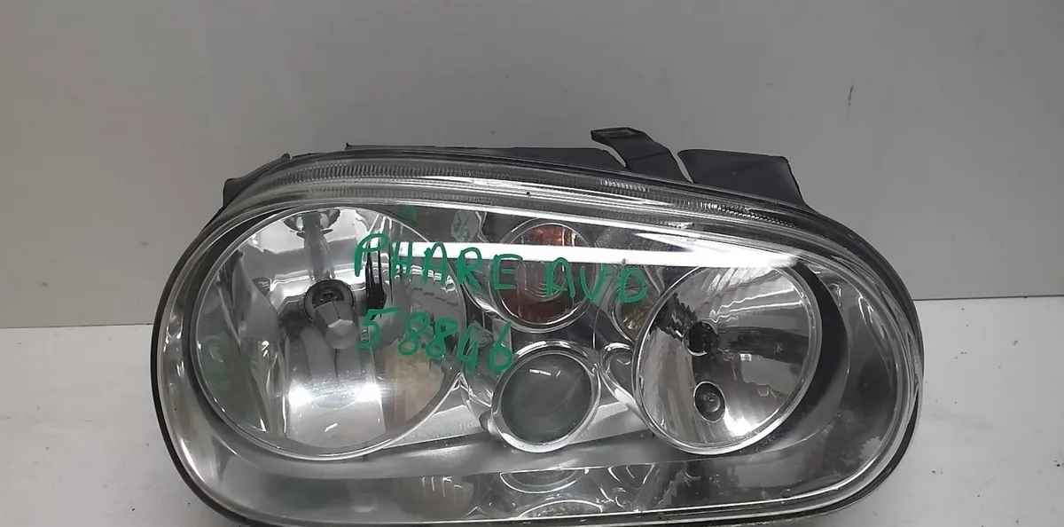 Phare droit Volkswagen GOLF IV (1J1) 1.6 16v (2000-2005) occasion