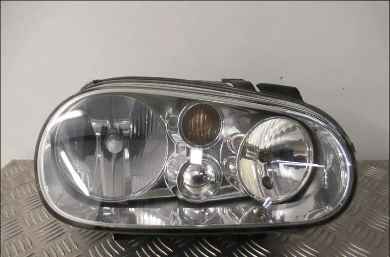 Phare droit Volkswagen GOLF IV (1J1) 1.6 (1997-2004) occasion