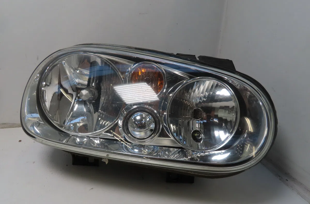 Phare droit Volkswagen GOLF IV (1J1) 1.9 tdi 4motion (2000-2005) occasion