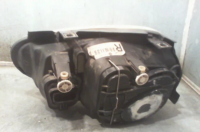 Phare droit VOLKSWAGEN GOLF IV 2002 occasion