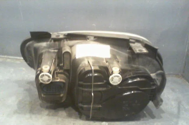 Phare droit VOLKSWAGEN GOLF IV 2003 occasion