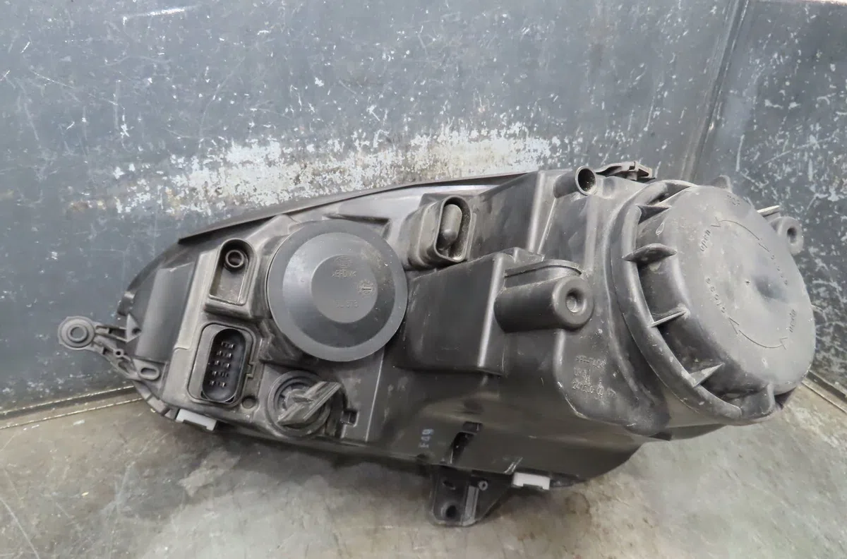 Phare droit Volkswagen GOLF V (1K1) 1.9 tdi (2003-2008) 5 portes occasion