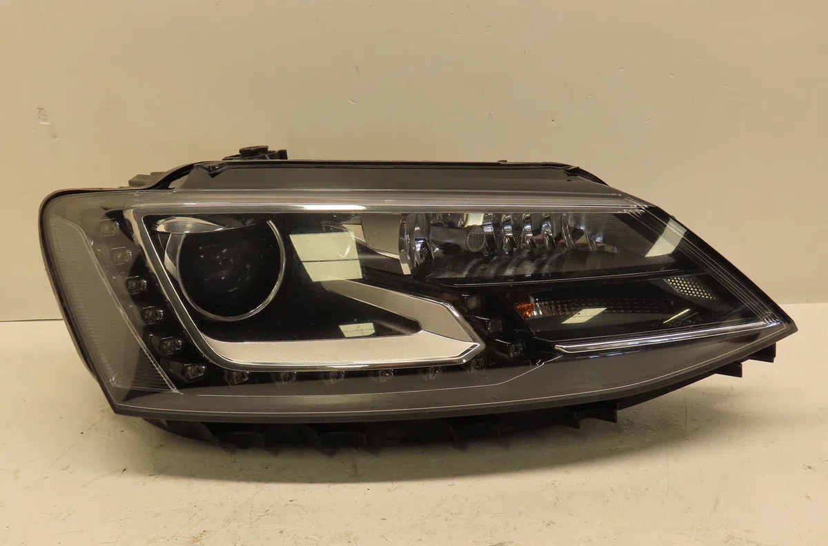 Phare droit Volkswagen JETTA IV (162, 163, AV3, AV2) 1.4 tsi hybrid (2011) occasion