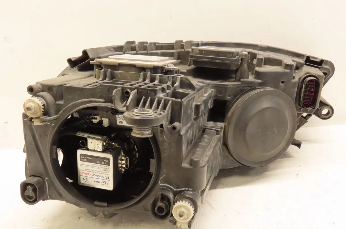 Phare droit Volkswagen JETTA IV (162, 163, AV3, AV2) 1.4 tsi hybrid (2011) occasion