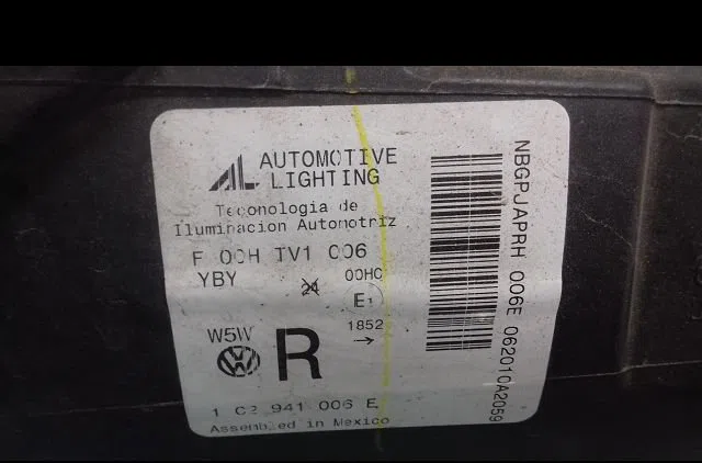 Phare droit Volkswagen NEW BEETLE (9C1, 1C1) 1.6 (1999-2000) occasion