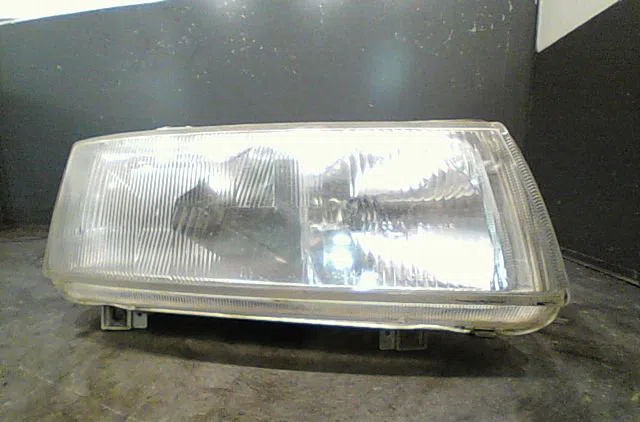 Phare droit VOLKSWAGEN PASSAT 1994 occasion