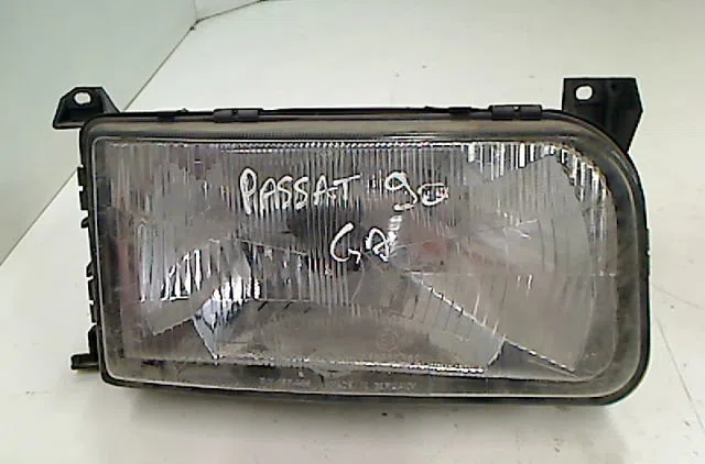 Phare droit Volkswagen PASSAT B3-B4 (3A2, 35I) 1.8 (1988-1996) 4 portes occasion