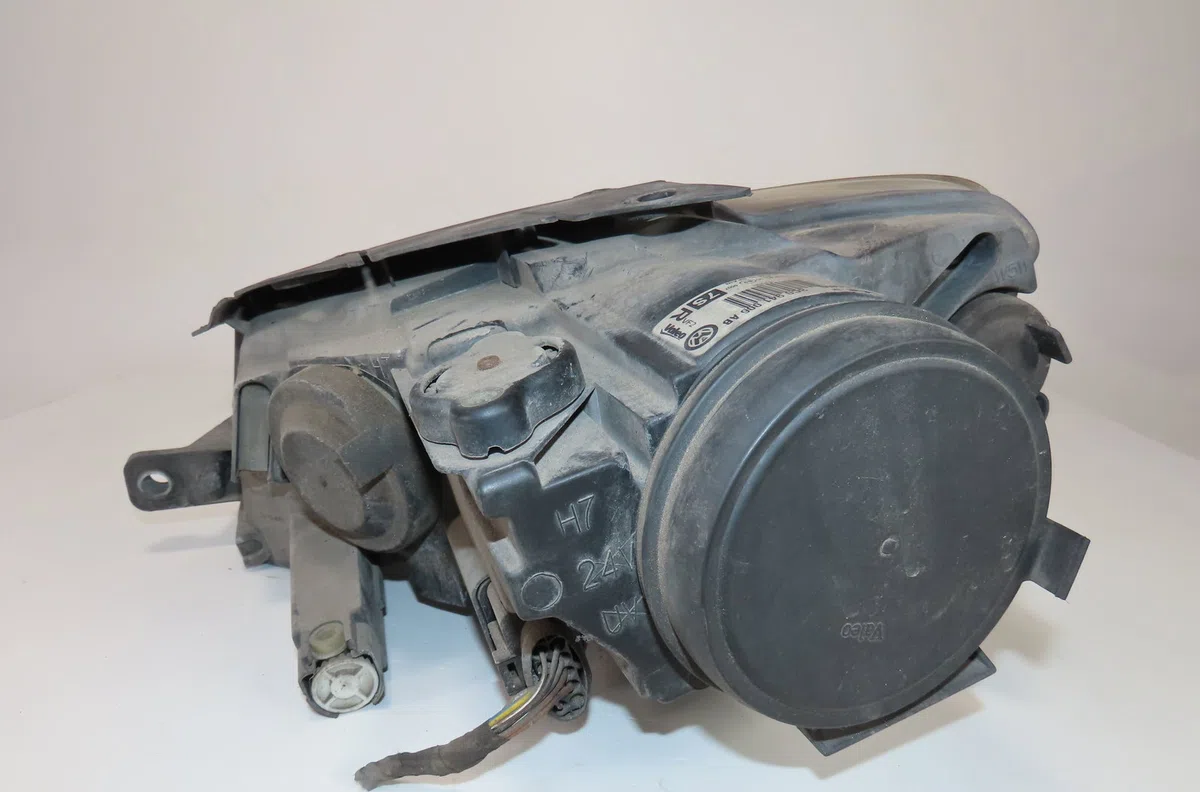 Phare droit Volkswagen PASSAT B6 (3C2) 1.9 tdi (2005-2010) 4 portes occasion
