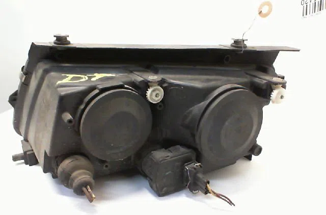 Phare droit VOLKSWAGEN PASSAT IV  1.9 TDI 110ch occasion