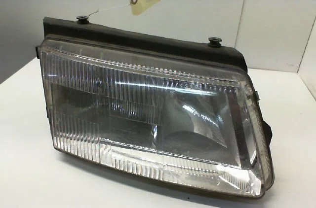 Phare droit VOLKSWAGEN PASSAT IV  1.9 TDI 110ch occasion