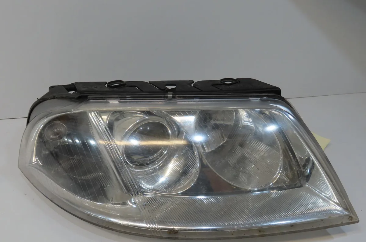 Phare droit VOLKSWAGEN PASSAT IV 2002 occasion