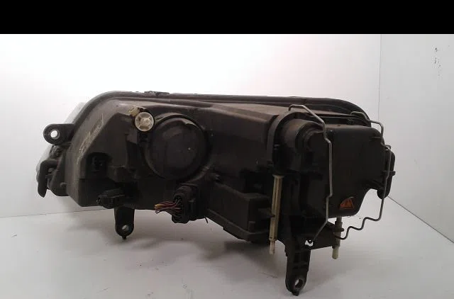 Phare droit Volkswagen PHAETON (3D1, 3D2, 3D3, 3D4, 3D6, 3D7, 3D8, 3D9) 3.0 v6 tdi 4motion (2004-2007) occasion