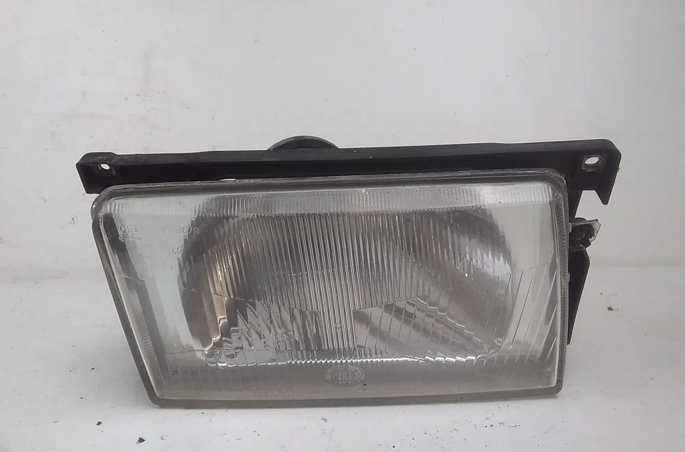 Phare droit VOLKSWAGEN POLO 1992 occasion