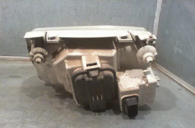Phare droit VOLKSWAGEN POLO 1999 occasion