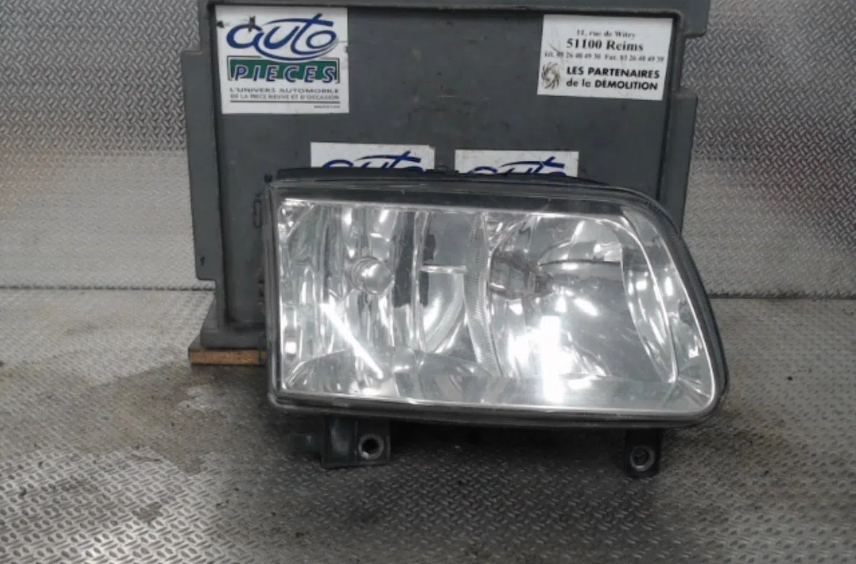 Phare droit VOLKSWAGEN POLO 3  POLO 3 PHASE 2 occasion