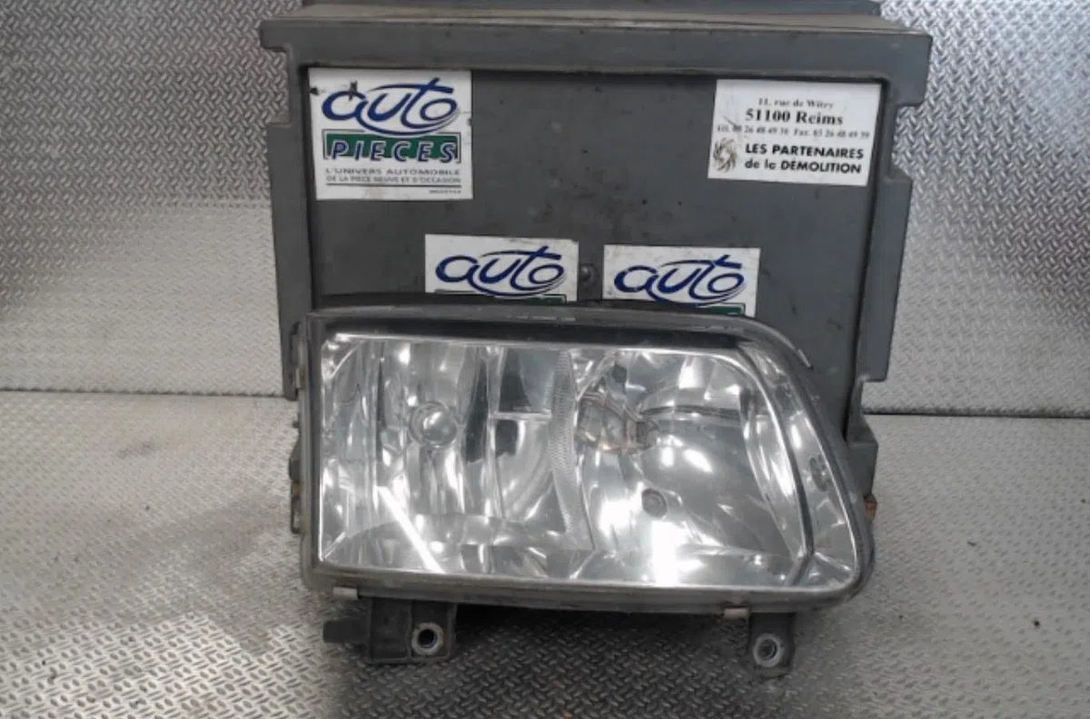 Phare droit Volkswagen POLO (6N2) 1.4 tdi (1999-2001) 5 portes occasion