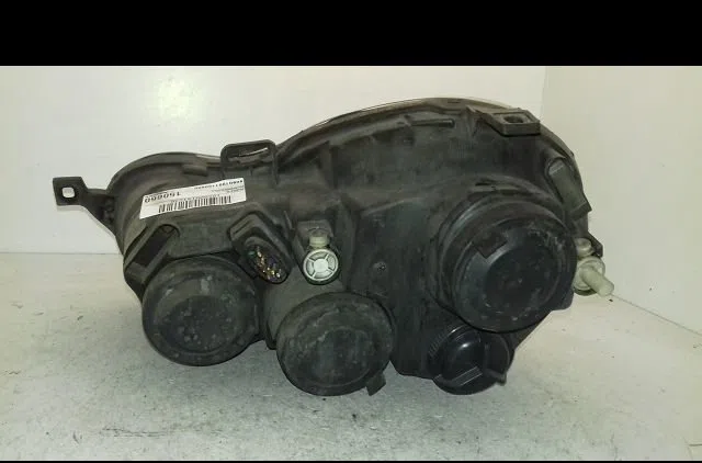Phare droit Volkswagen POLO (9N_, 9A_) 1.4 16v (2001-2008) occasion