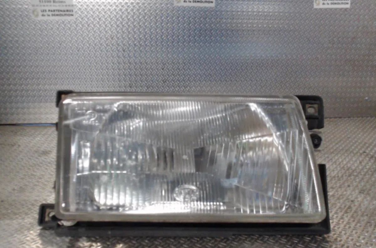 Phare droit Volkswagen POLO Coupé (86C, 80) 1.0 cat (1989-1994) occasion