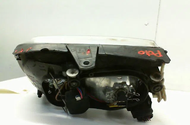 Phare droit VOLKSWAGEN POLO III  1.4i 8v 60ch occasion