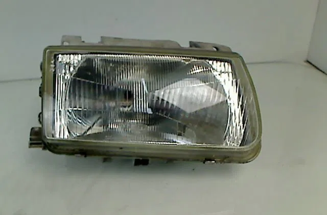 Phare droit VOLKSWAGEN POLO III 1996 occasion