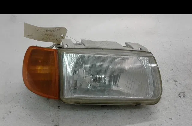 Phare droit Volkswagen POLO III (6N1) 55 1.3 (1994-1997) occasion