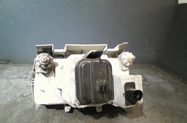 Phare droit Volkswagen POLO III (6N1) 60 1.4 (1995-1999) occasion