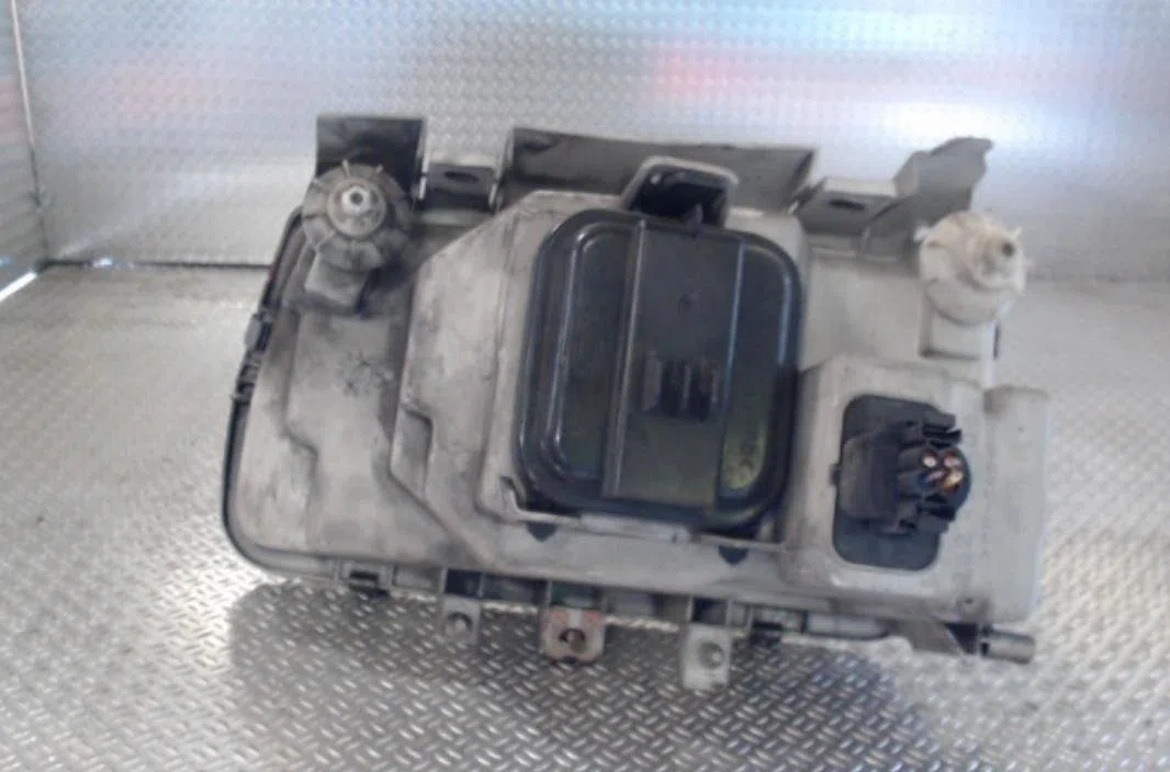 Phare droit Volkswagen POLO III (6N1) 75 1.6 (1994-1999) occasion
