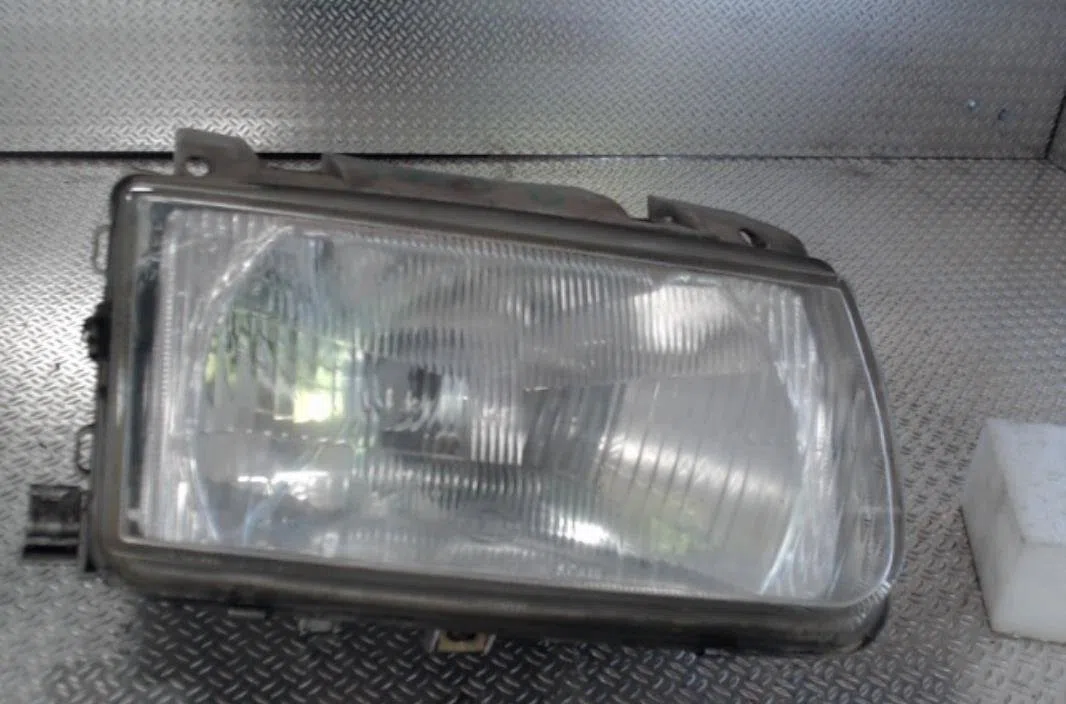 Phare droit Volkswagen POLO III (6N1) 75 1.6 (1994-1999) occasion